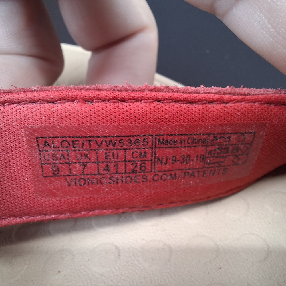 Vionic Women's Red Thong Sandals, Size 9M Pre Owned - Picture 9 of 12